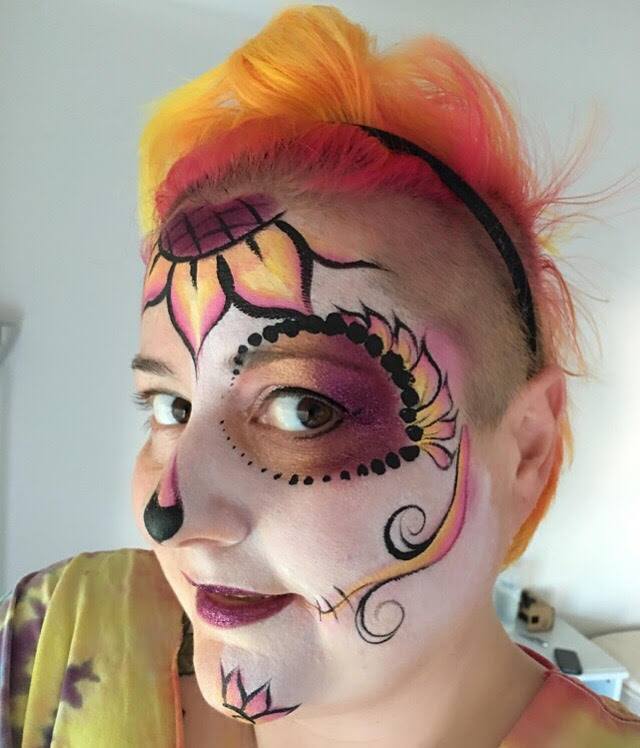 Guinevere is a face painter, belly painter and body painter based in San Francisco, Ca.