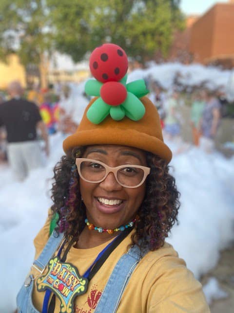Kynisha is a custy party clown that does face painting, balloon art, magic and games based in San Jose, Ca and serving all of the SF Bay Area. 